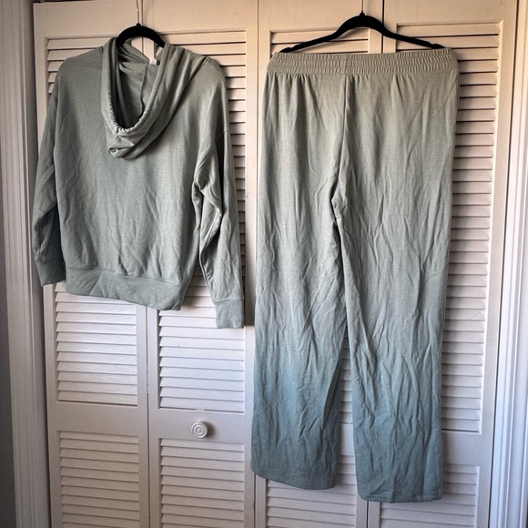 Sage green matching set - Picture 6 of 11